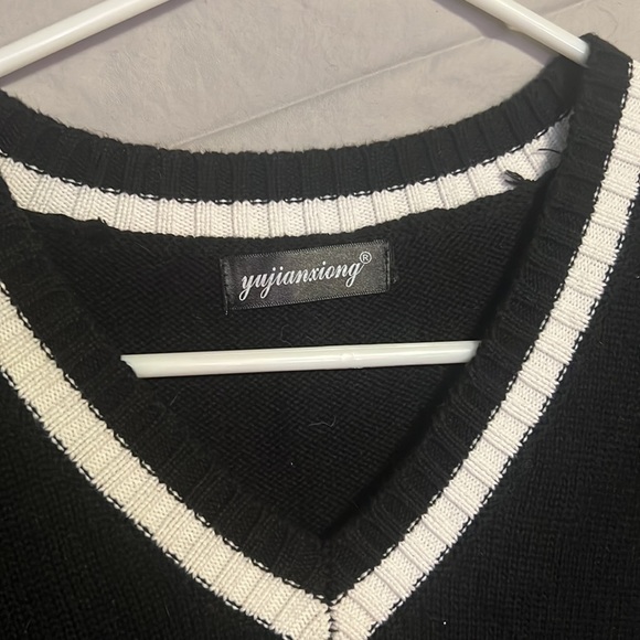 men’s sweater vest - Picture 3 of 3